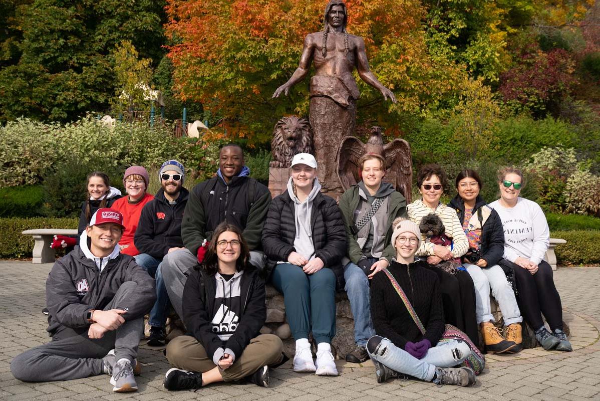 The group visited the “Be Still” bronze sculpture which features a Native American spirit of peace alongside an eagle, 狮子, 和 turtle.